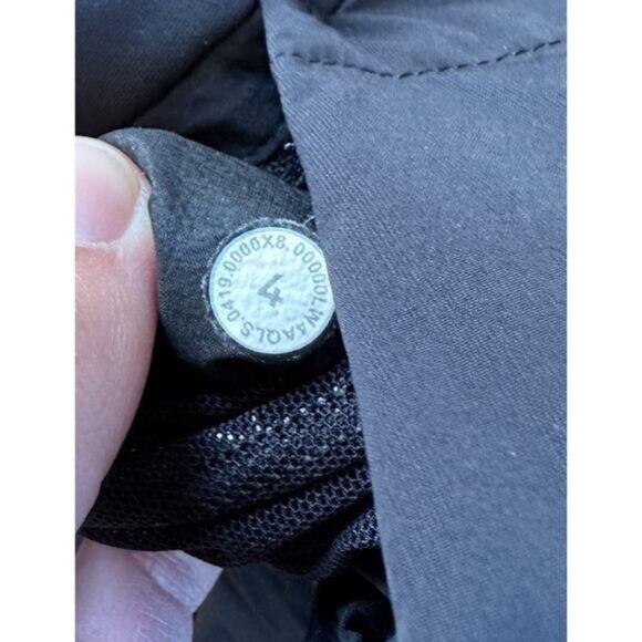 Lululemon Down For It All Puffer Vest Size 4 Women’s Black  Full Zip - Picture 4 of 9